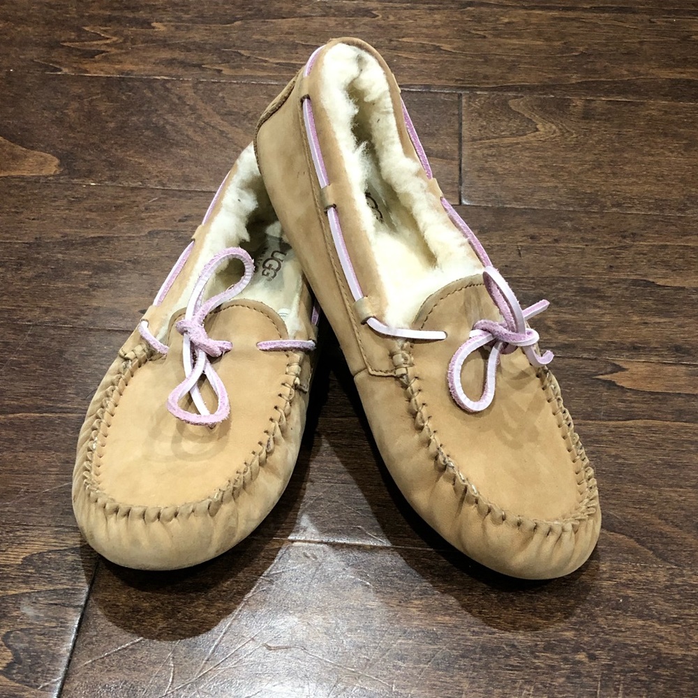 UGG Tobacco-Color Slipper